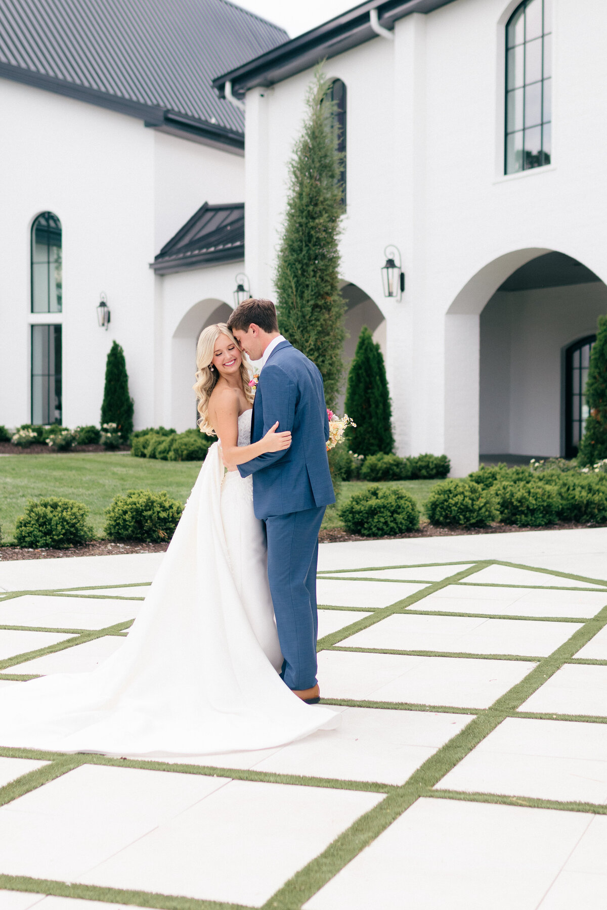 Bride and Groom Portrait – Timeless Northwest Arkansas Wedding Photographer