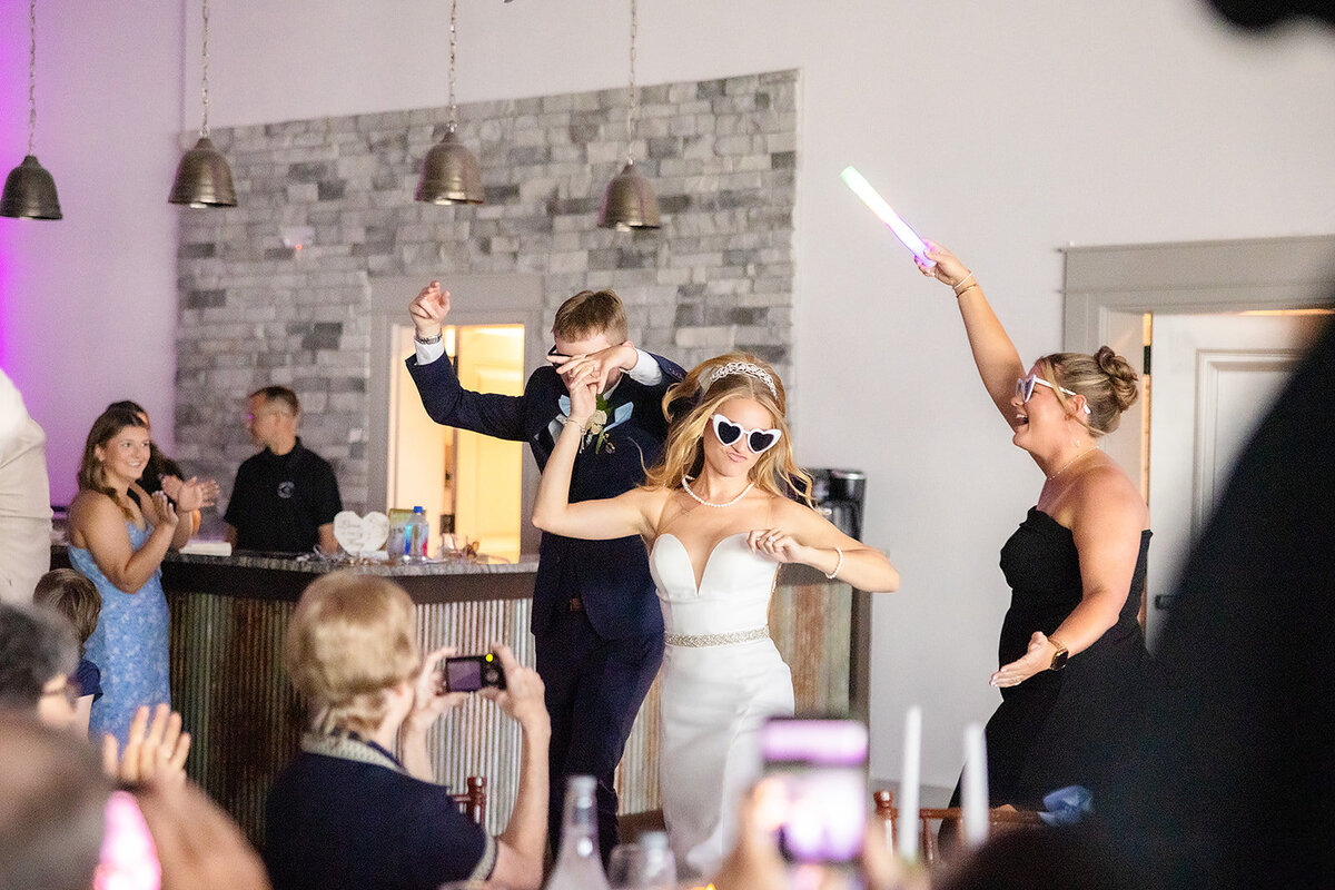 bride dancing on grand entrance