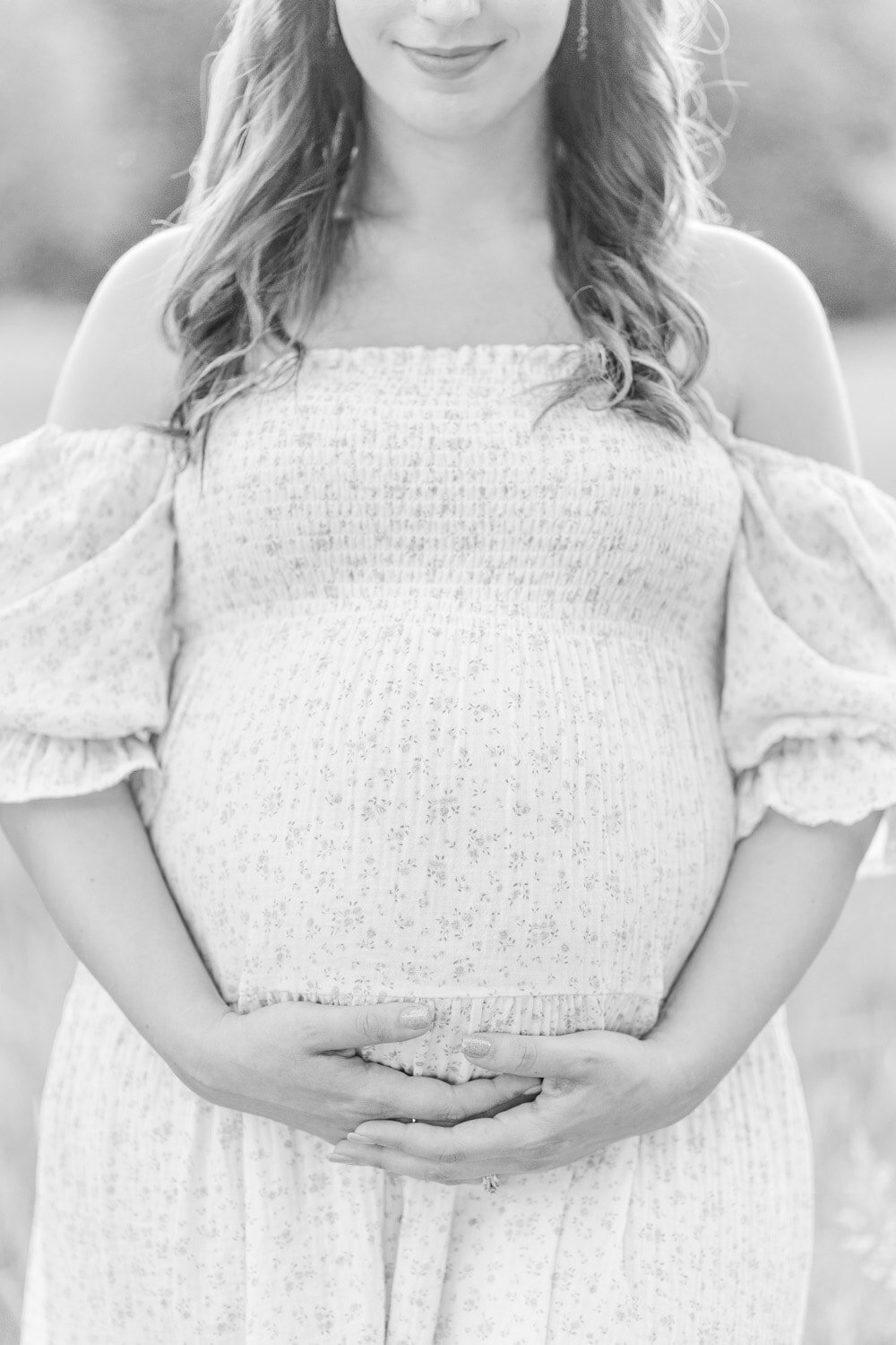 expecting mom's belly taken by a Chantilly, Virginia maternity photographer