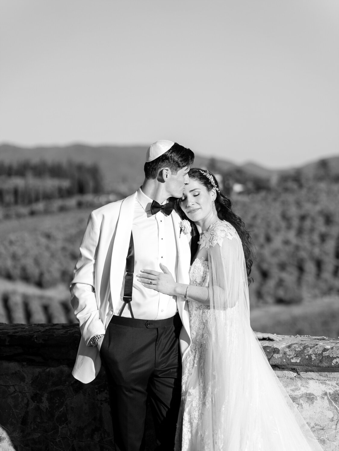 110-Bride-and-Groom-with-Tuscan-Hills-as-Backdrop