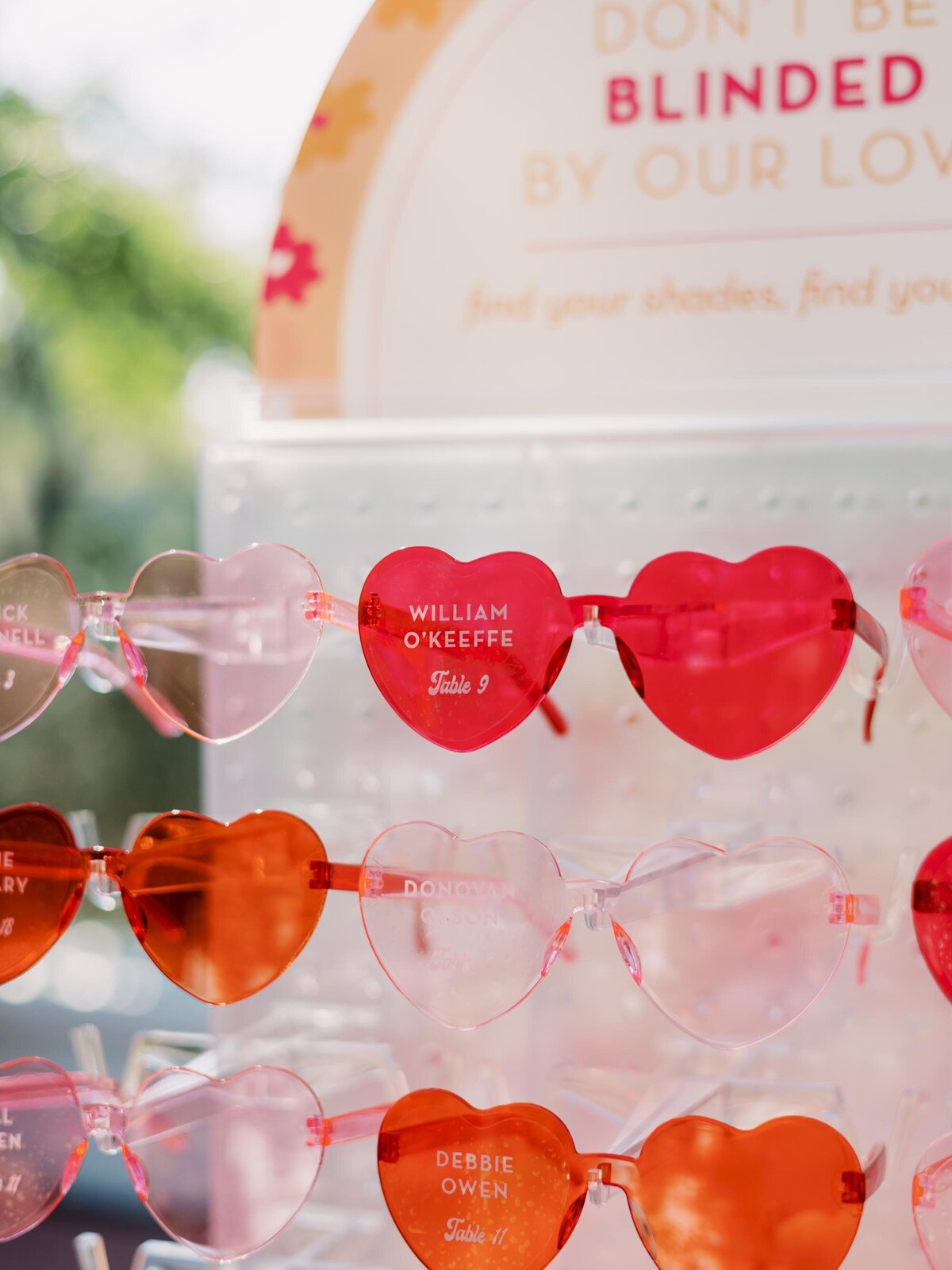 phoenix-retro-wedding-escort-seating-display-heart-glasses