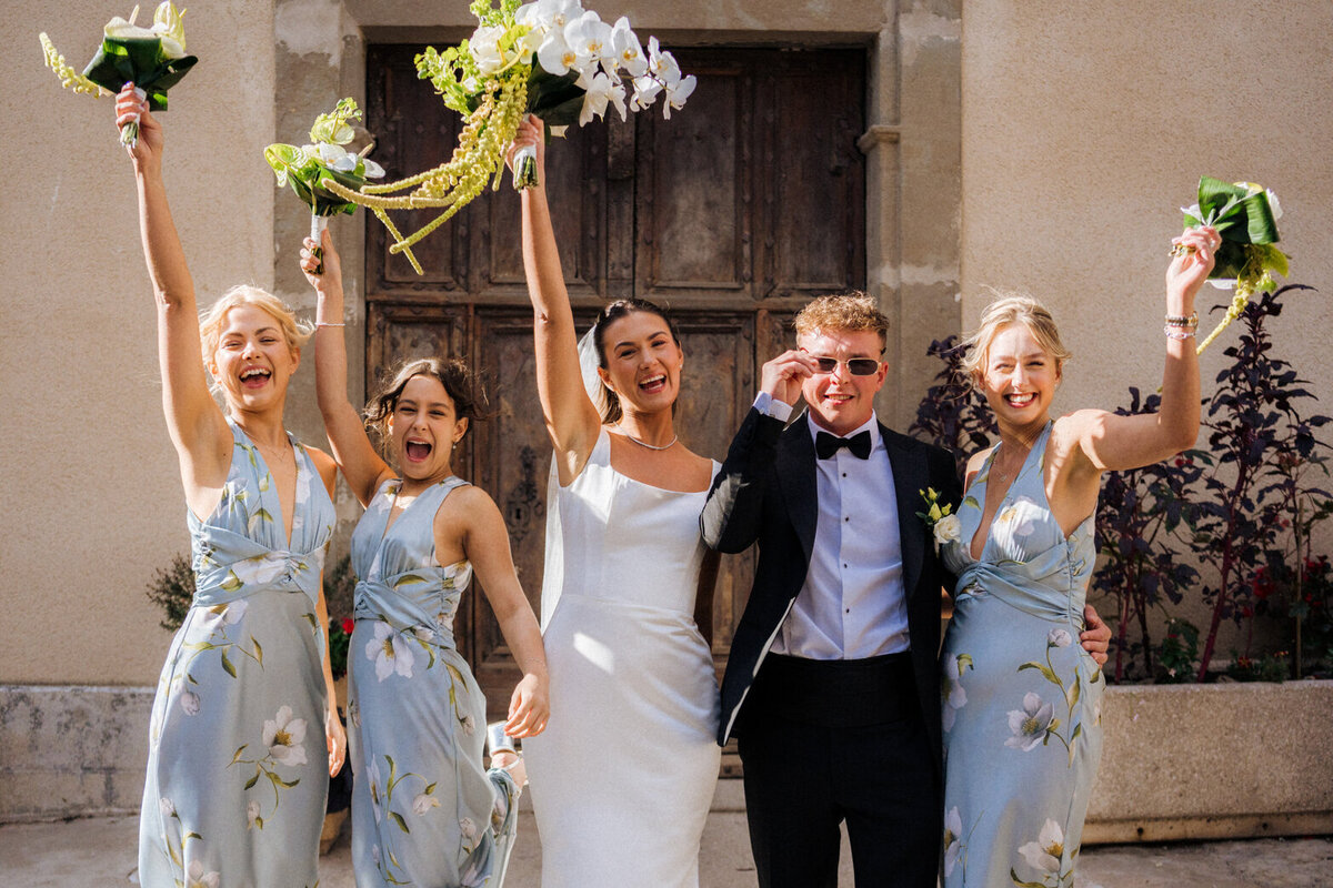 bride-church-exit-white-orchid-wedding-bouquet-france7