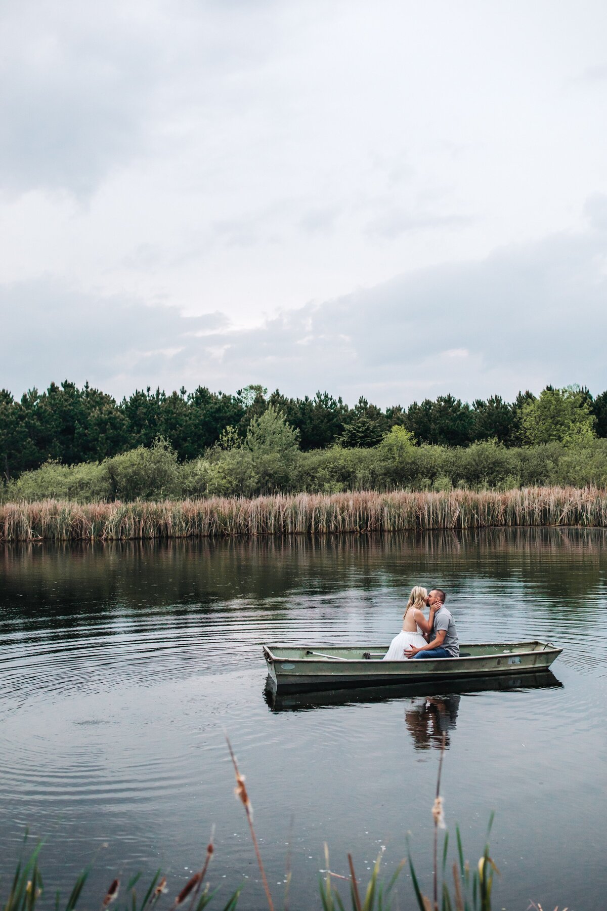 Engagement-Photos-With-Rowboat