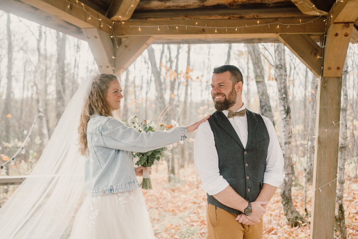 Oregon Cabin Elopement Couple Photographer