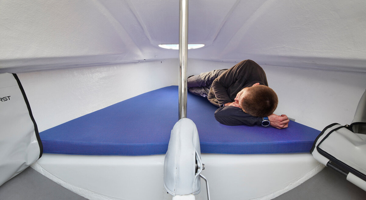 beneteau-first-18SE-interior-1