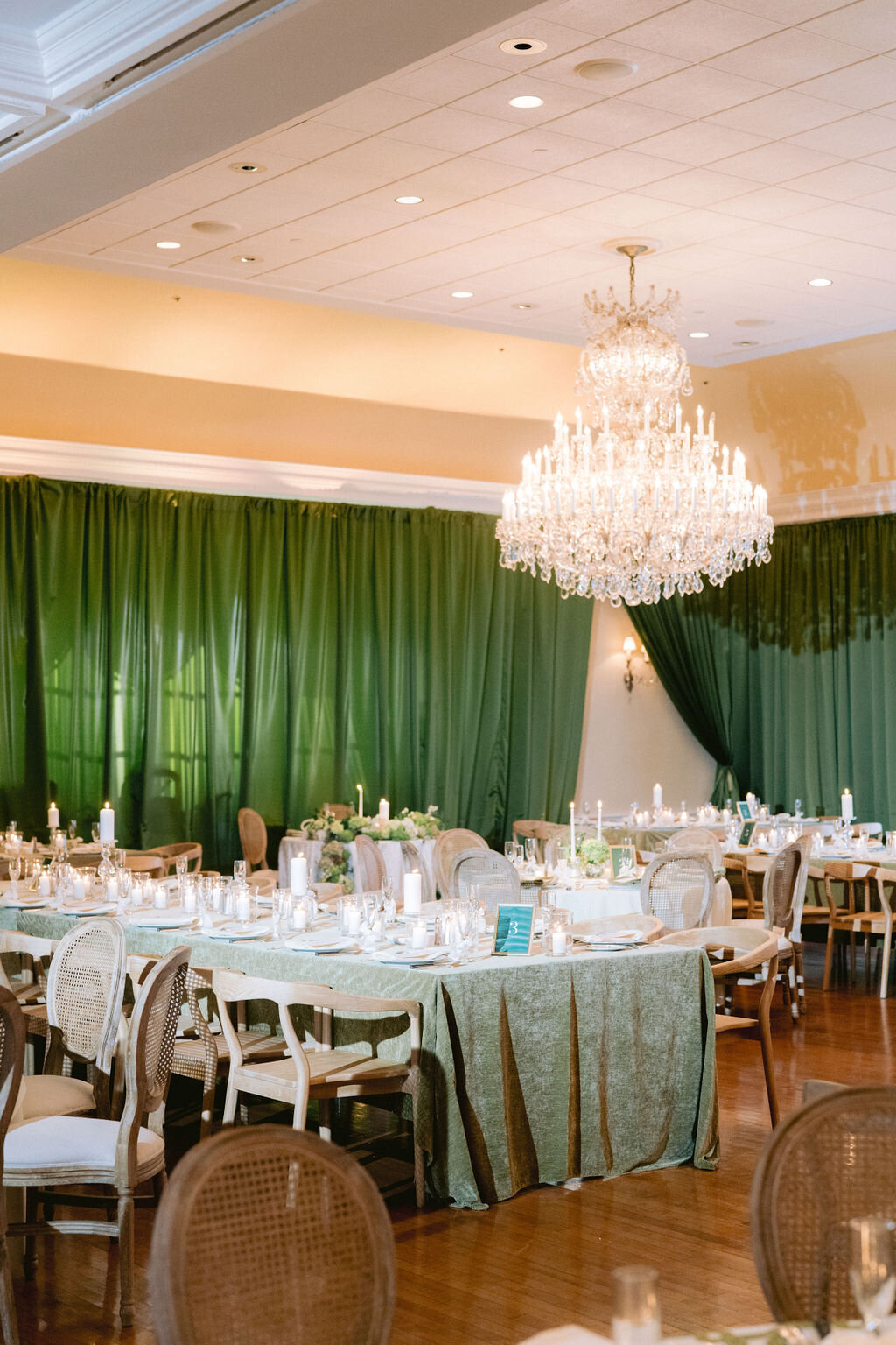NikkiSanterre_EastCoastLuxuryWeddingPhotographer_WilmingtonWeddingSocialGracesEvents_Emma&Andy-179