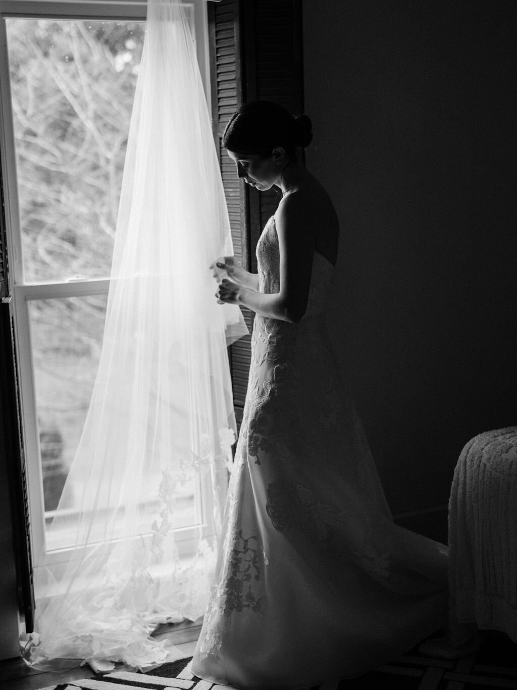 NikkiSanterre_EastCoastLuxuryWeddingPhotographer_CaitieHanrahan_KeswickHallWedding_Jac&Zach-113