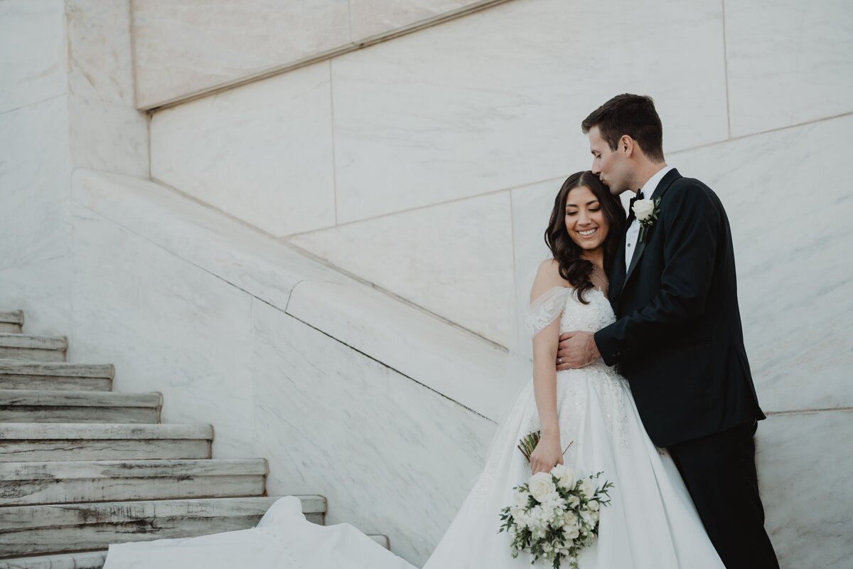 bride-and-groom-outdoor-detroit