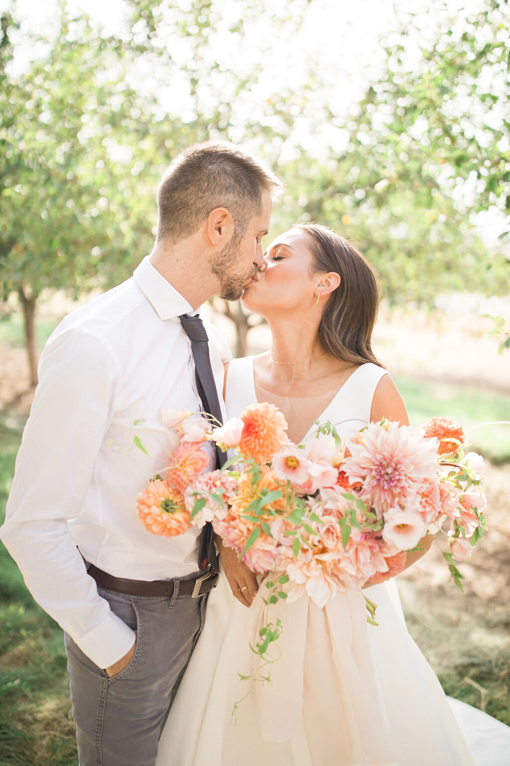 dahlia-bridal-bouquet