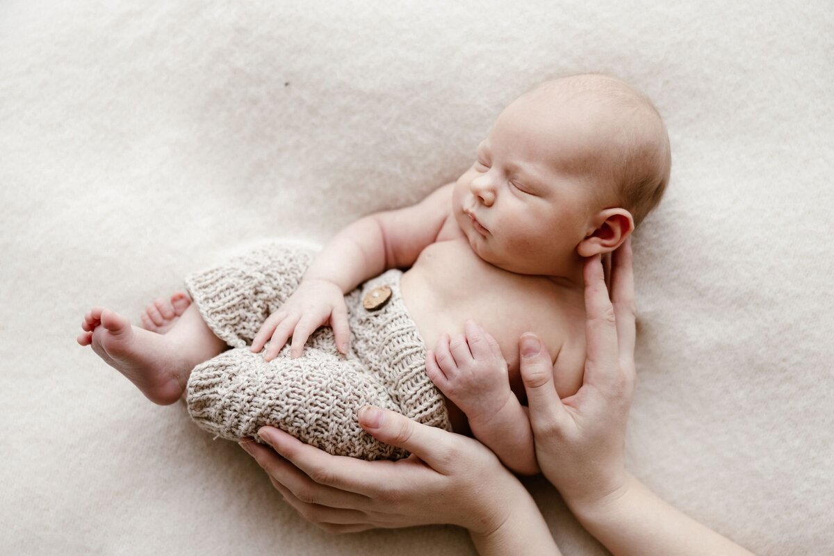 00002brendaolie-naturalnewborn-fotograaf 