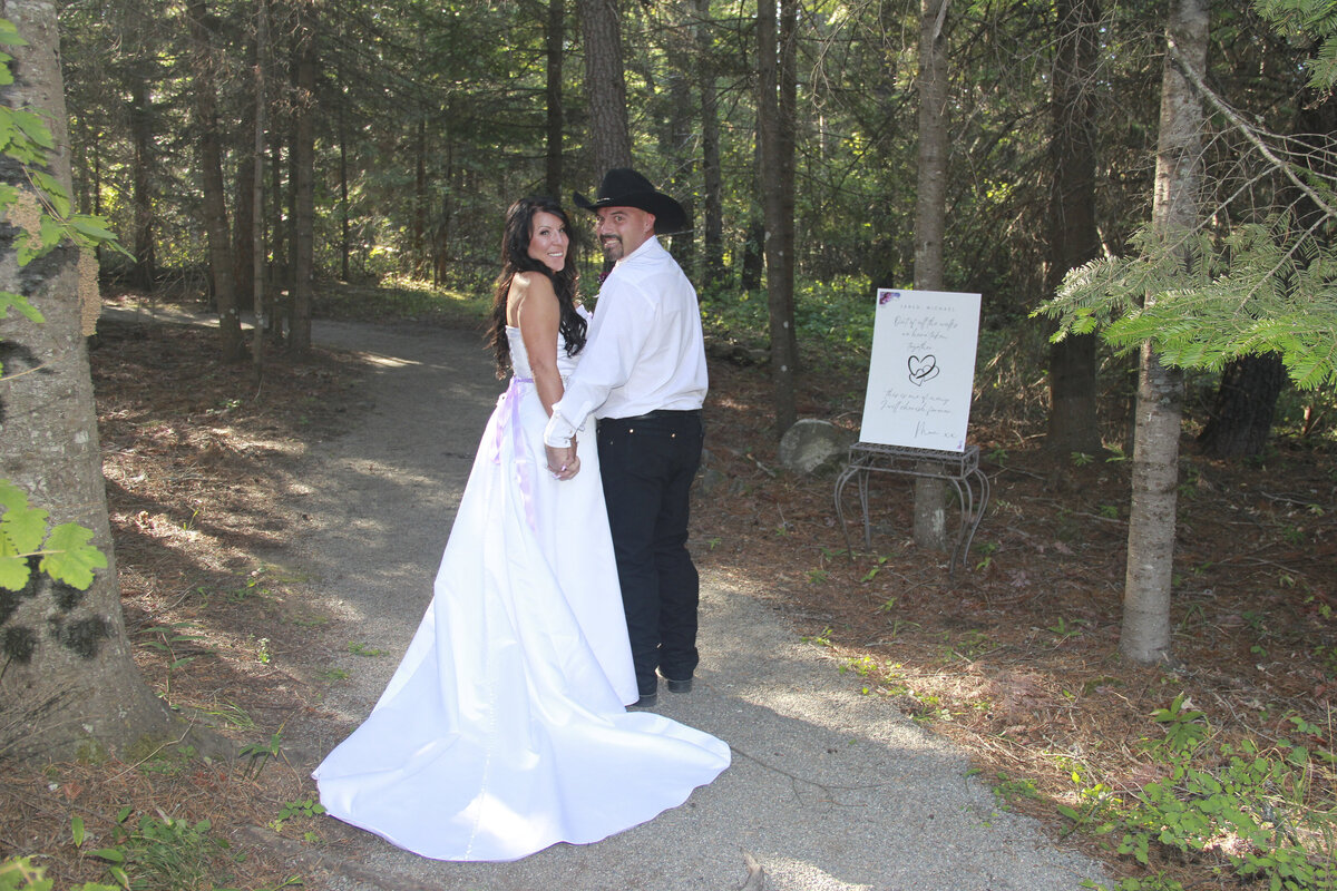 Bayview Idaho Wedding Bride and Groom in the forest