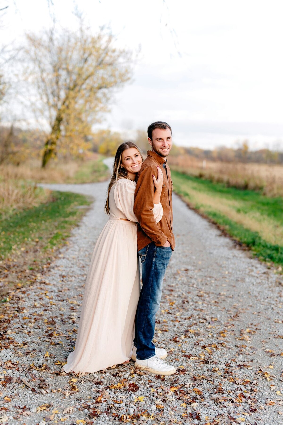 fall-couple-shoot-smiling