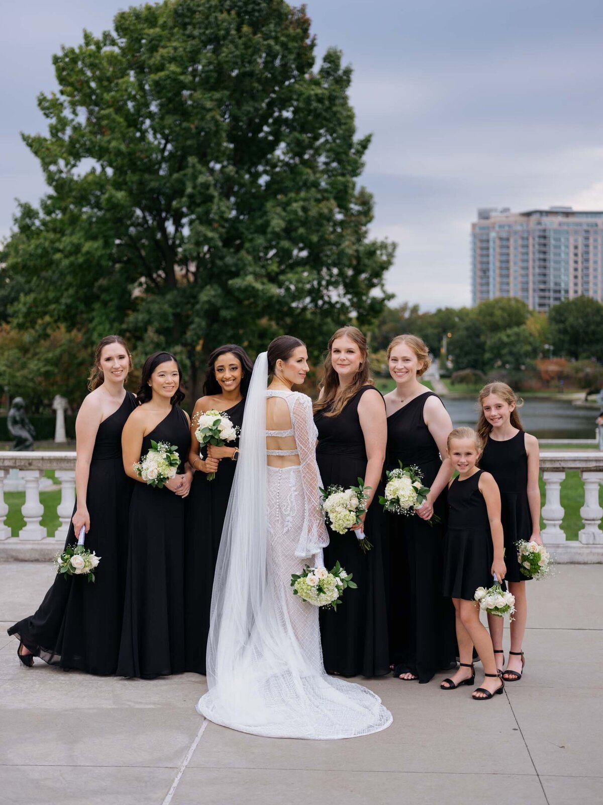 Wedding photos at Cleveland Art Museum
