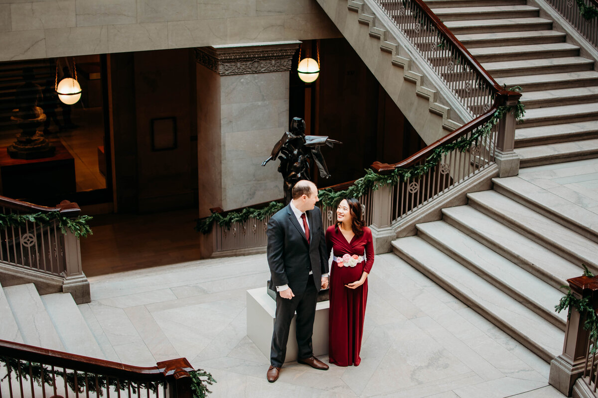 Maternity photoshoot at the art institute, Chicago, IL
