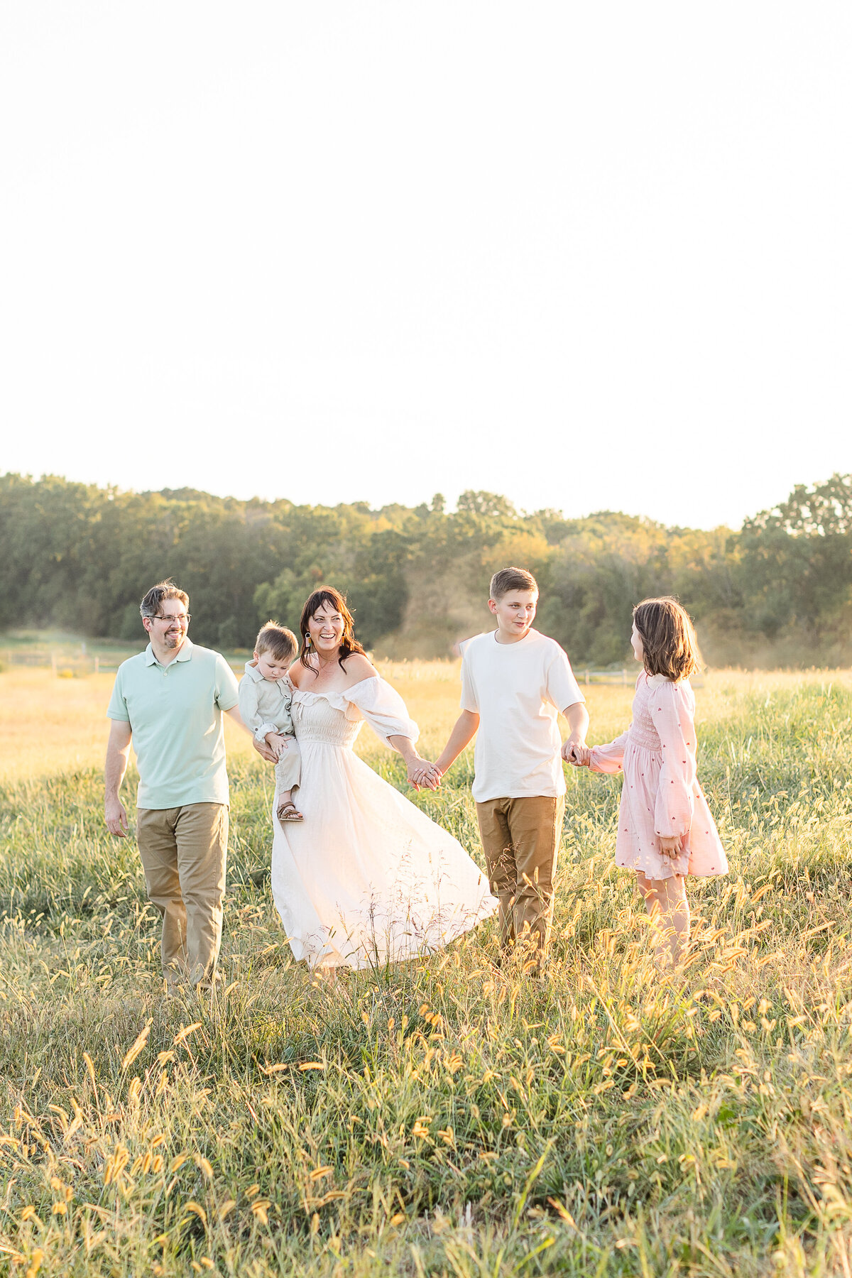 Lana E. Family 2024 sneak peeks. Bella Faith Photography 06