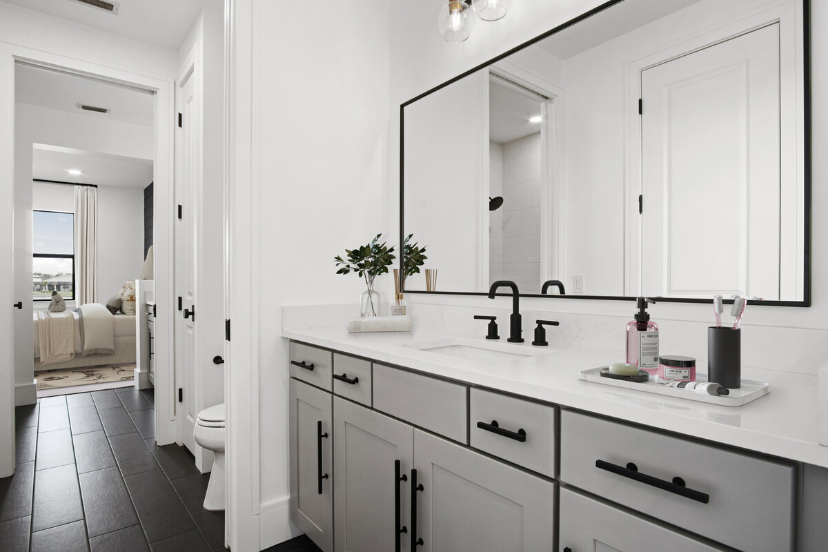 19536 The Place Blvd Bathroom 2 Virtually Staged v2