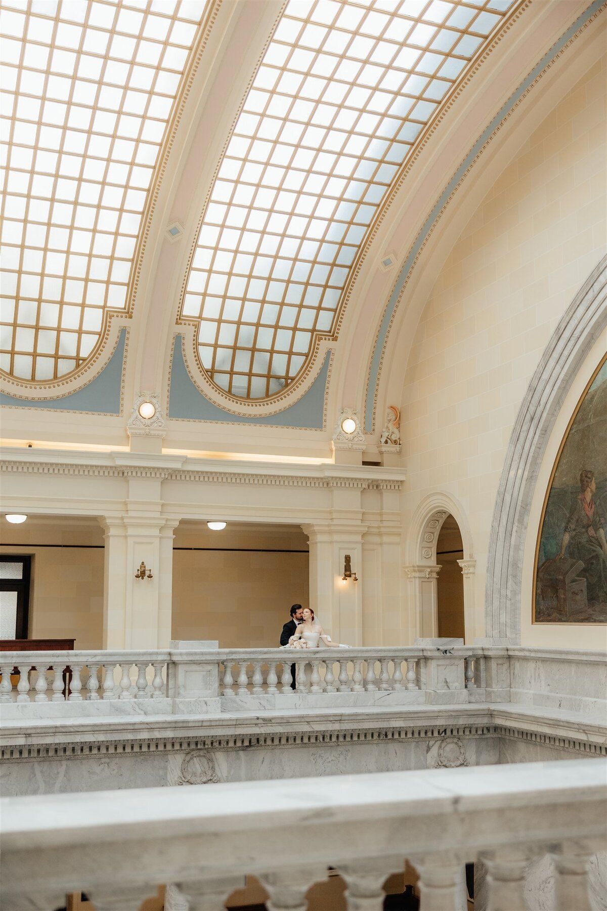 couple at the utah state capitol