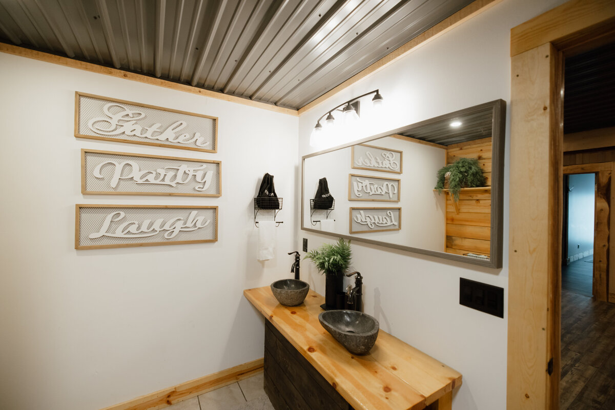 Bear-Ridge-Destination-barndo-suites-rosie-photo-video-96