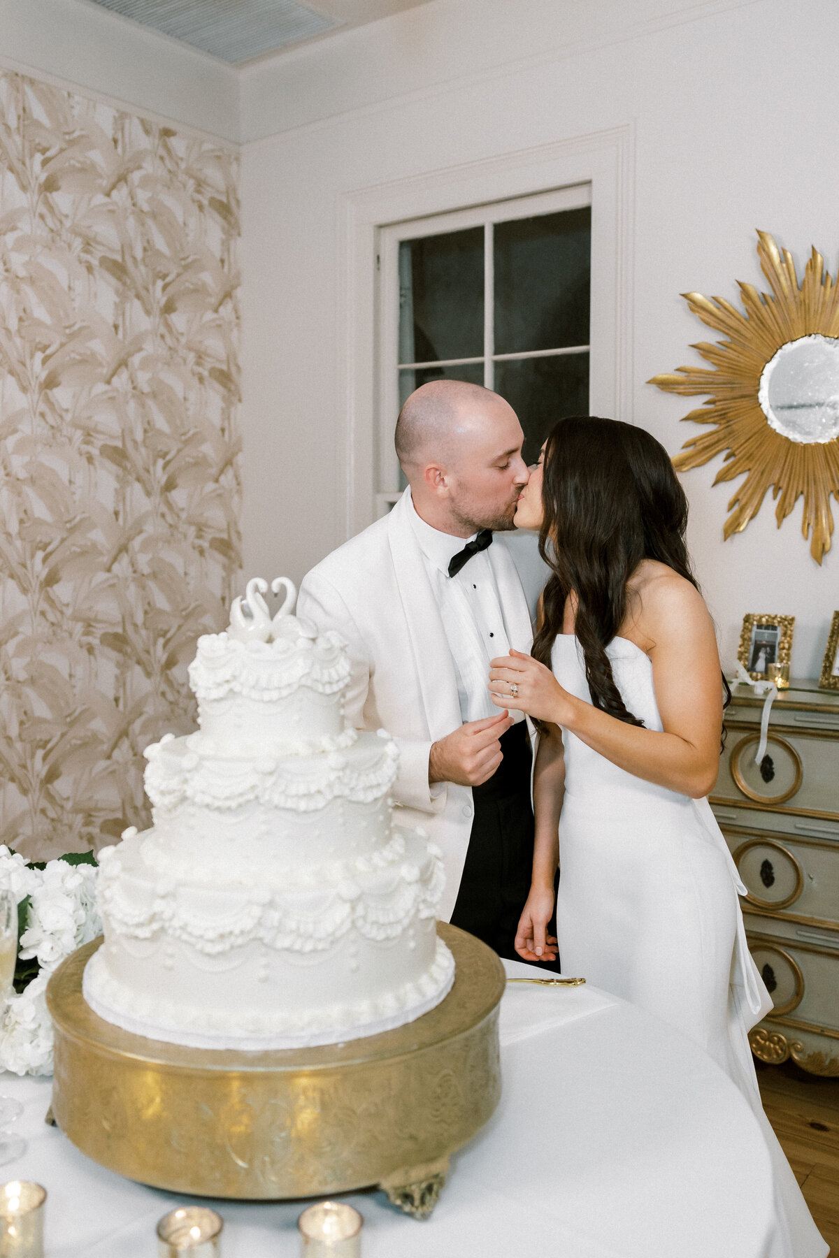 Elegant Cake New Orleans Wedding Photographer