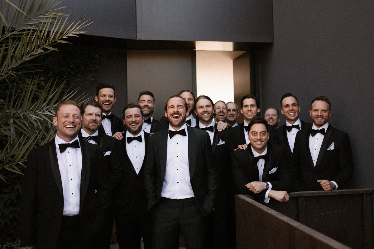 wedding-group-groom-and-groomsmen-laurianevega