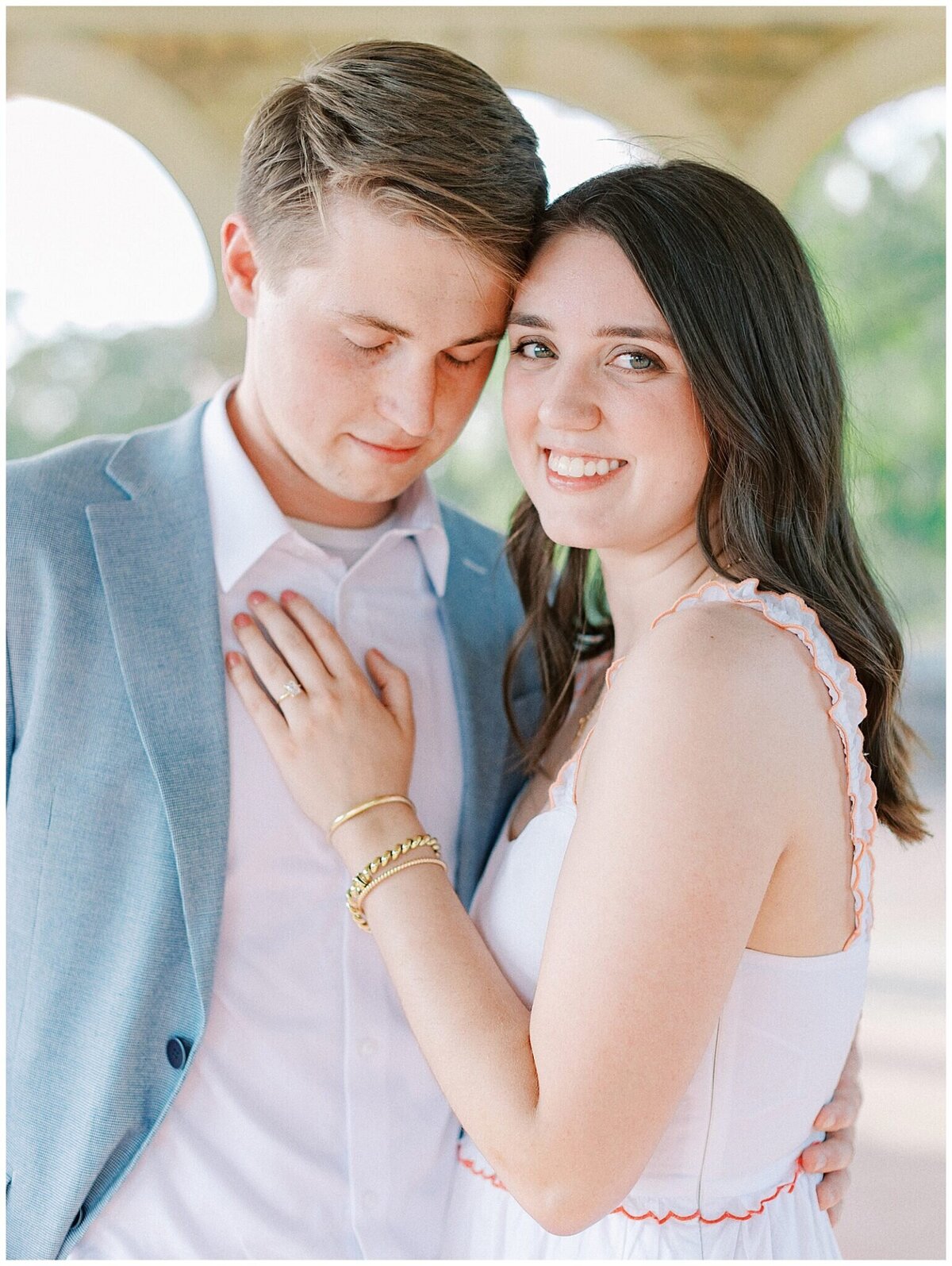 Alms-Park-Ault-Park-Engagement-Session_0018-1541x2048