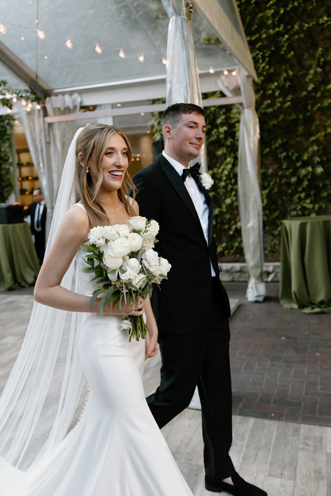 Emily-and-Ryans-luxury-wedding-day-at-Chicago-Illuminating-Company-243_websize