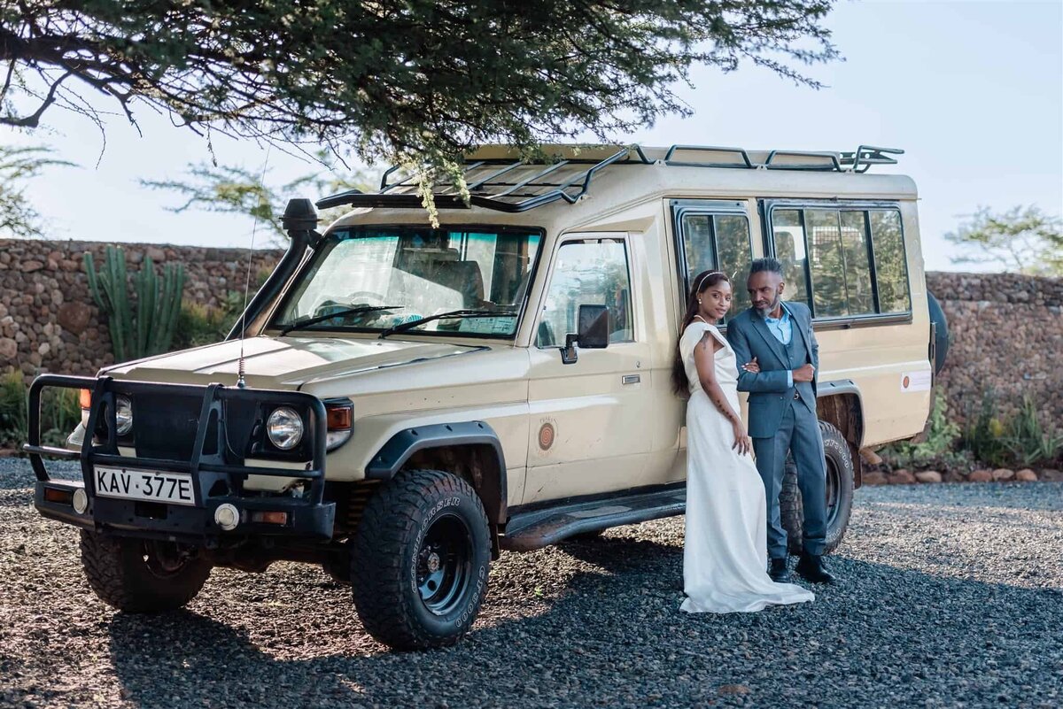 romantic-safari-wedding-getting-ready-in-safari-camp-Soul-and-Sky-Weddings
