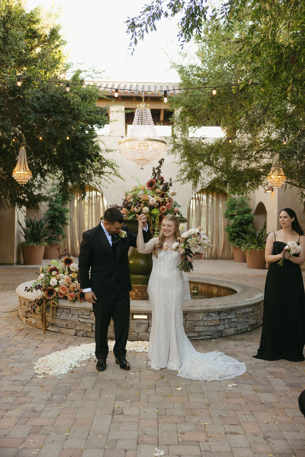 pretty-palm-leaf-event-co-molly-and-rodrigo-wedding-in-serra-plaza-41