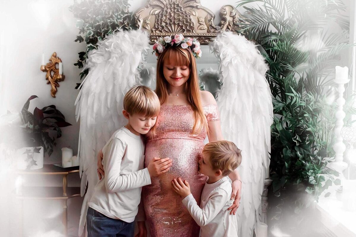 vancouver-studio-maternity-photography_pink-sequin-gown-angel-wings-mother-siblings
