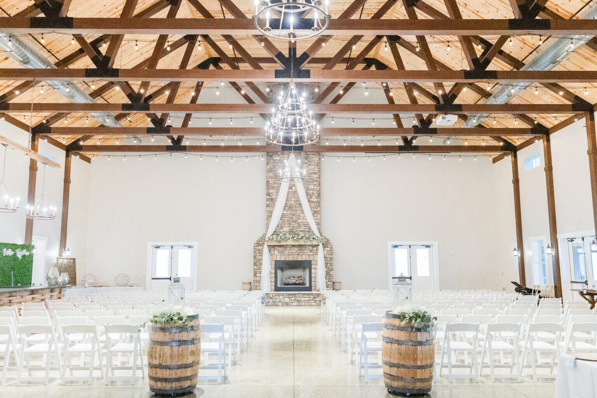 TheFourSeasonsBarnSpringWedding0029-1-1536x1024