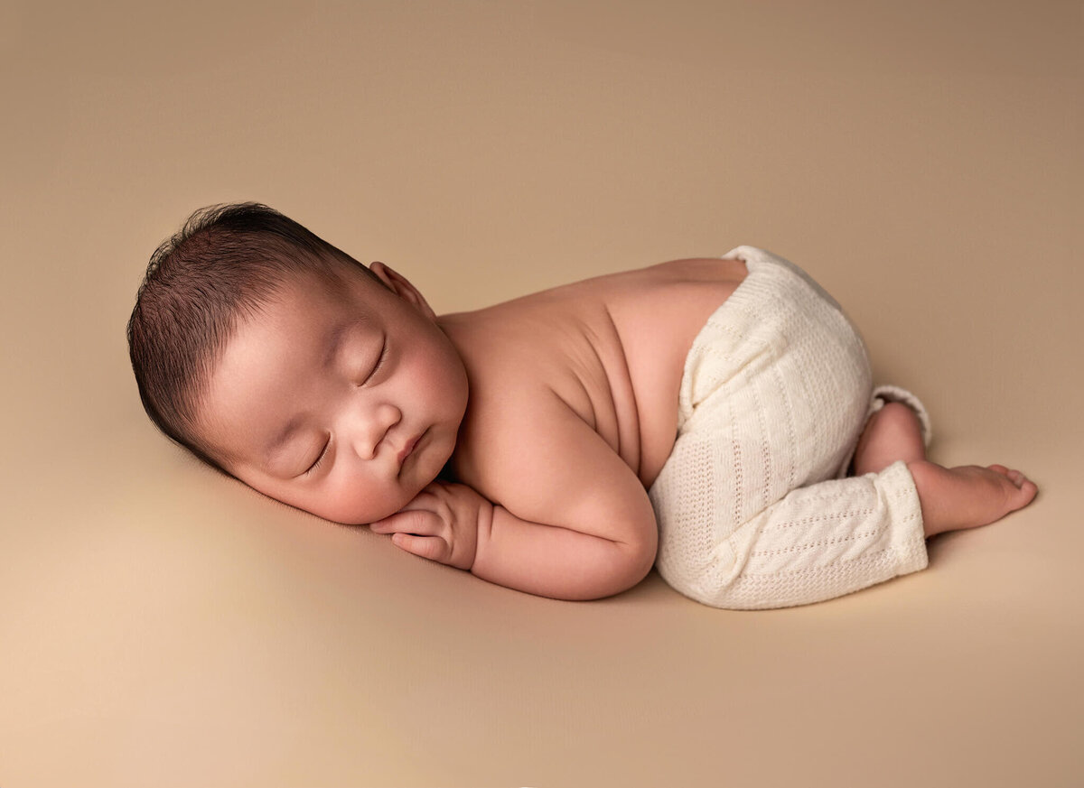 toronto-newborn-photographer_820 (12)