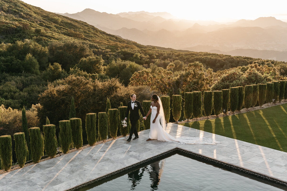 sunandpeakstudios-malibu-stonemountainestates-ojai-wedding-luxe-classic-sunset-blackandwhite-modern-134