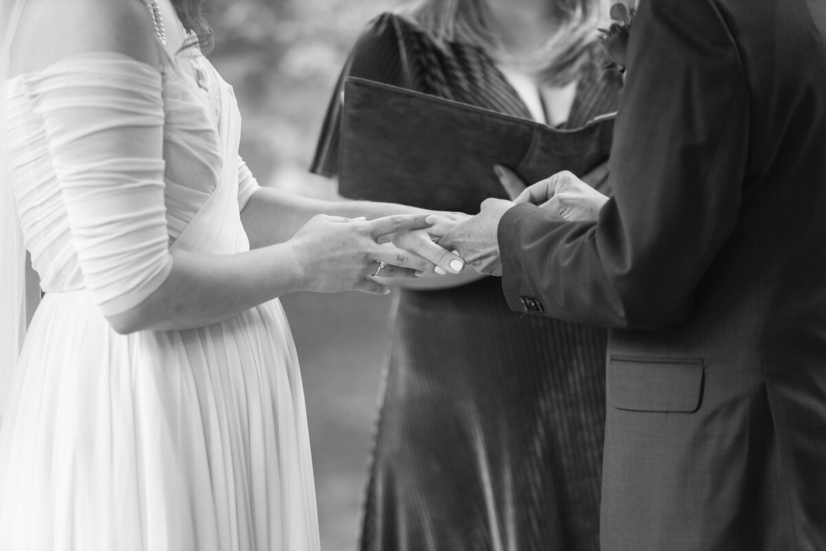 sarah-oberheim-photography-best-st-louis-wedding-photographer-near-me-lafayette-square-park-wedding-photographer11