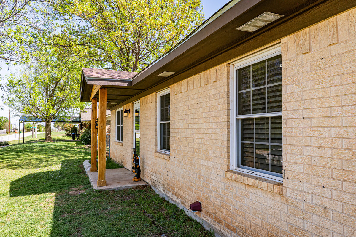 charming home in nocona tx with updated roof