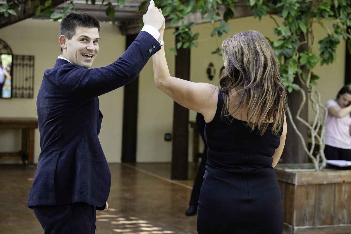 0238-cara-dehart-lewis-photography-del-favero-oasis-tampa-elopement-in-florida-chantilly-chic-celebrations