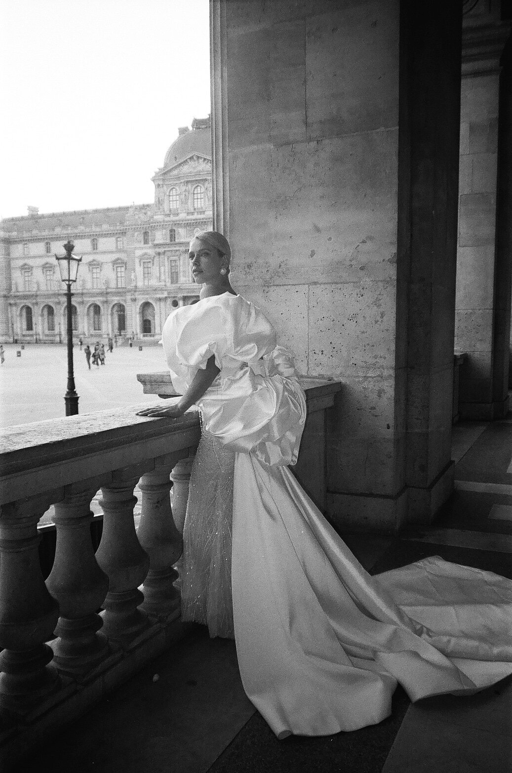 film-wedding-photography-julia-garcia-prat-paris-louvre2