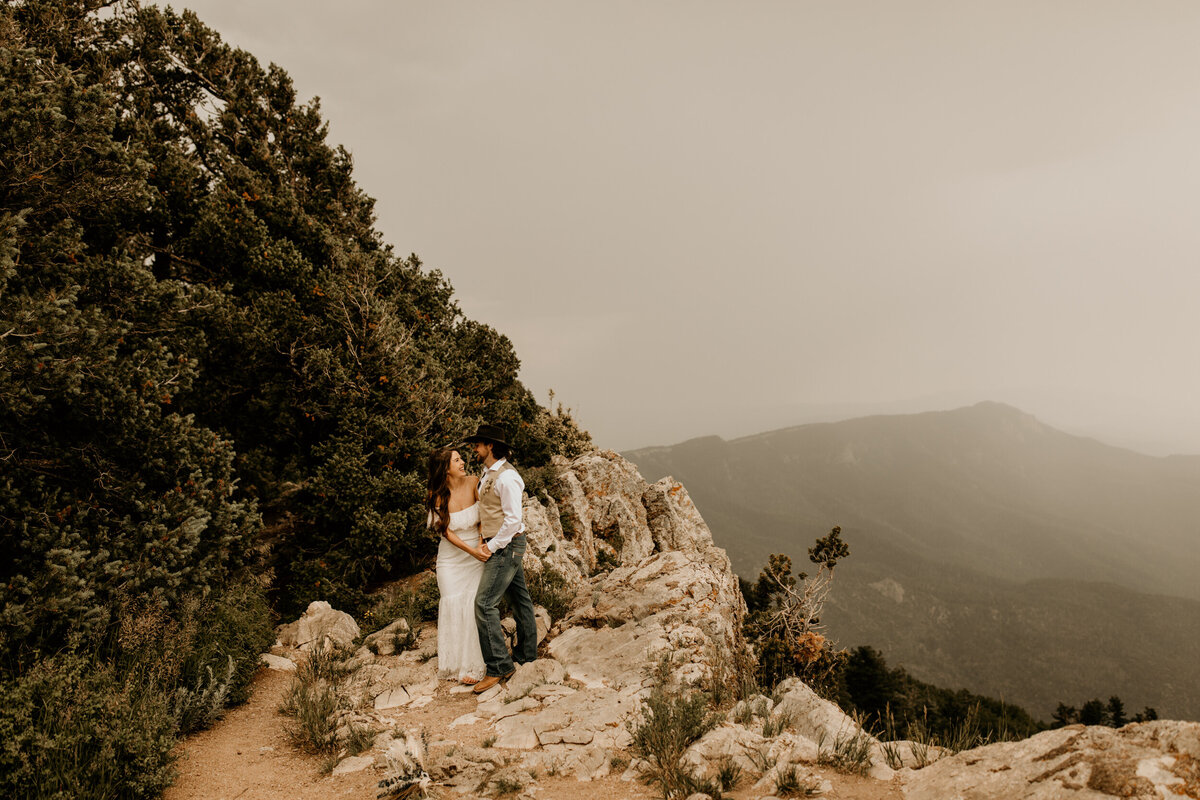sandia-peak-foothill-elopement-new-mexico-17