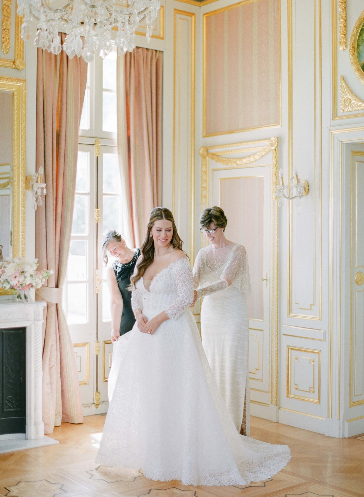 Jennifer Fox Weddings English speaking wedding planning & design agency in France crafting refined and bespoke weddings and celebrations Provence, Paris and destination Alyssa-Aaron-Molly-Carr-Photography-15