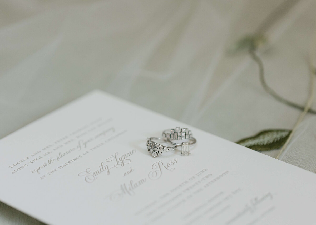 chloe-winstanley-weddings-cotswolds-cornwell-manor-stacking-diamond-engagement-ring