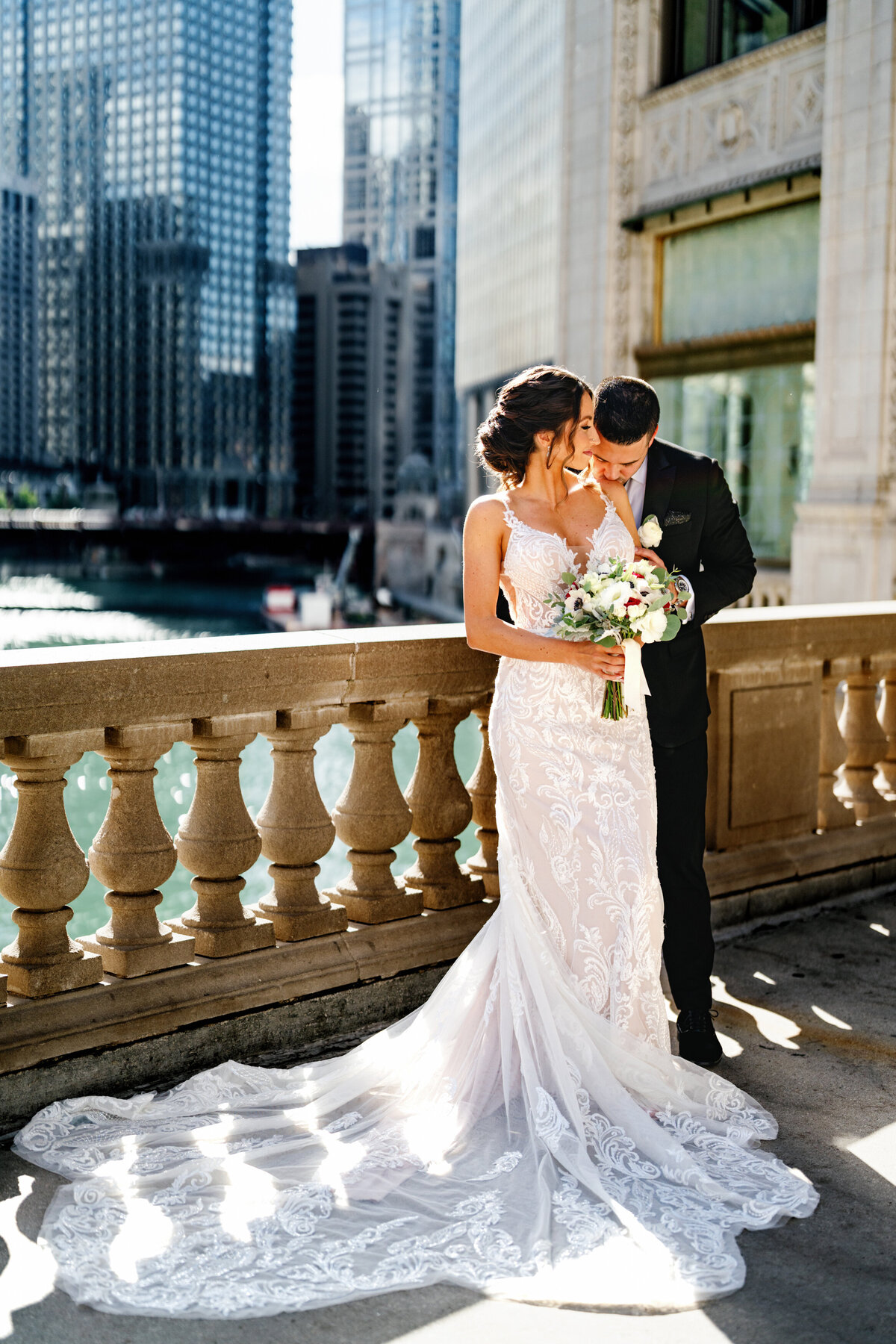 Aspen-Avenue-Chicago-Wedding-Photographer-Fairlie-simply-elegant-xo-anna-held-floral-studio-tamara-makeup-rustic-modern-hocky-fun-hype-elegant-Chicago-Loft-industrial-Romantic-XO-Art-And-Design-FAV-83