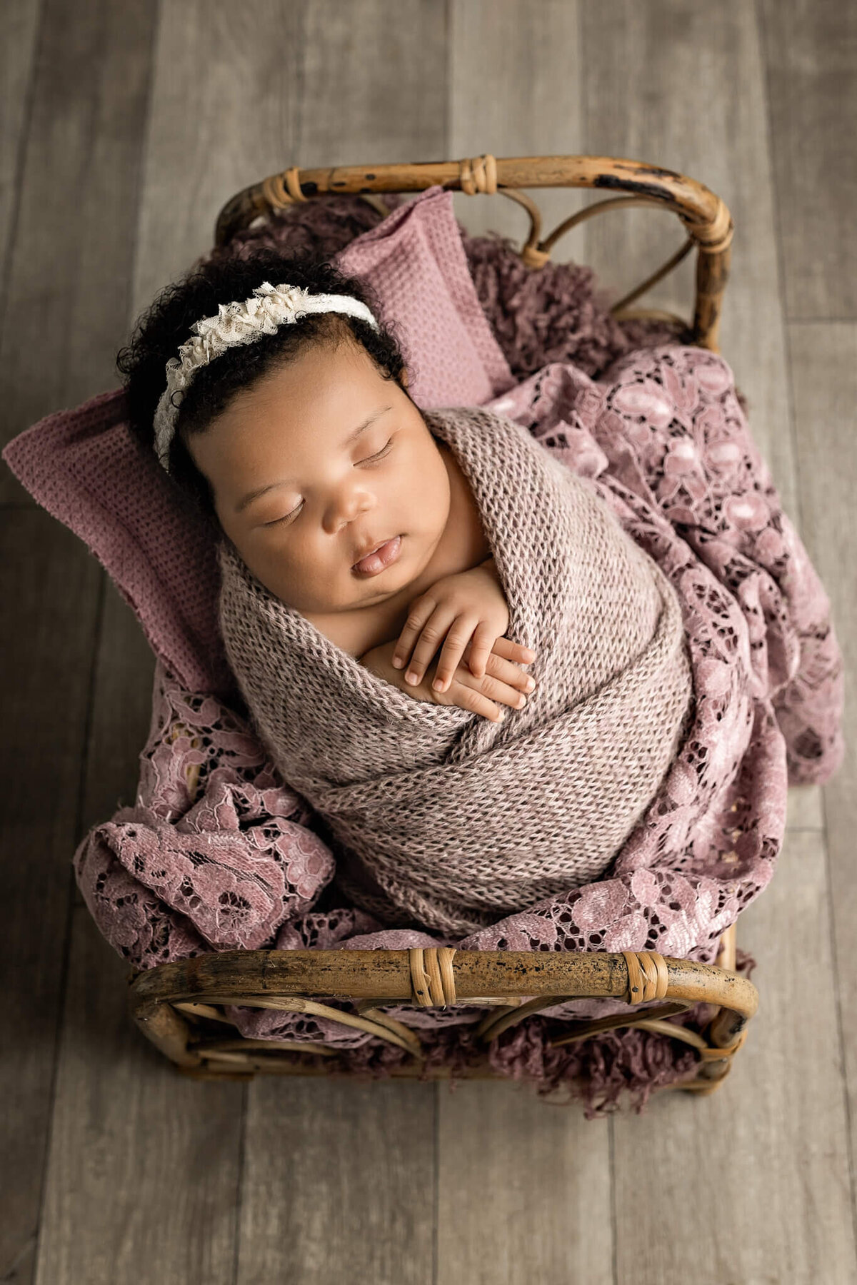 newborn-photographer-bloomington-il-3