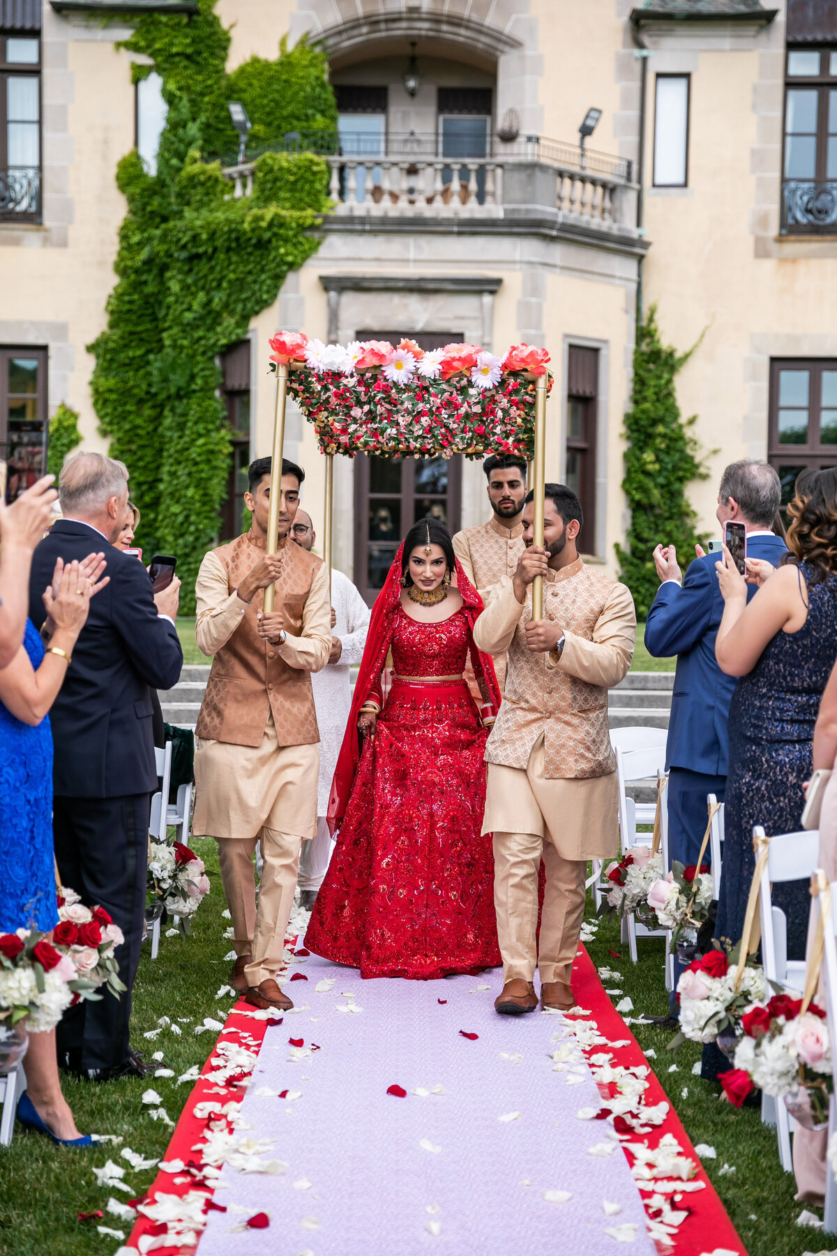 emma-cleary-new-york-nyc-wedding-photographer-videographer-venue-oheka-castle-isha-adam-42