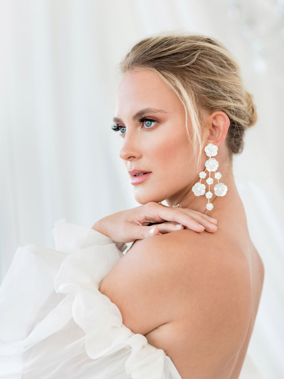 Simple yet elegant hair and makeup by Allysa Helm Beauty, natural glam Vancouver & Ontario hair and makeup artist, featured on the Brontë Bride Vendor Guide.