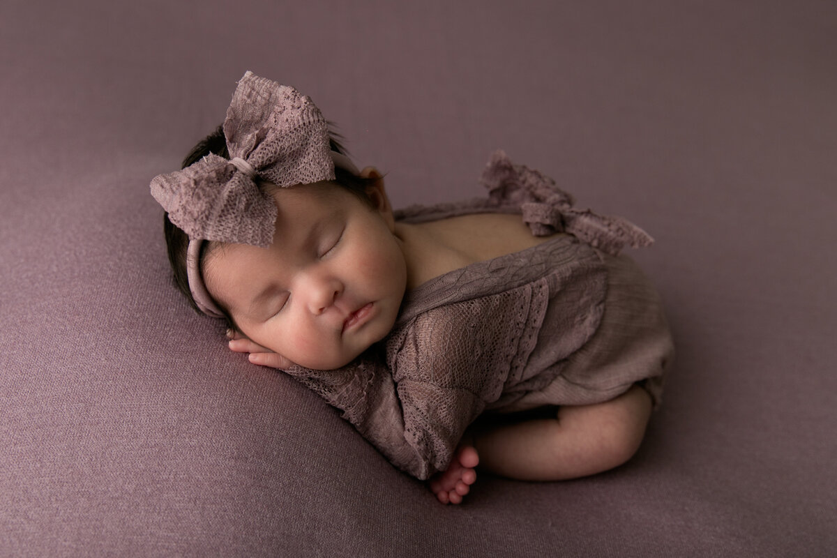 inland_empire_newborn_photographer_baby_girl_mauve_bow