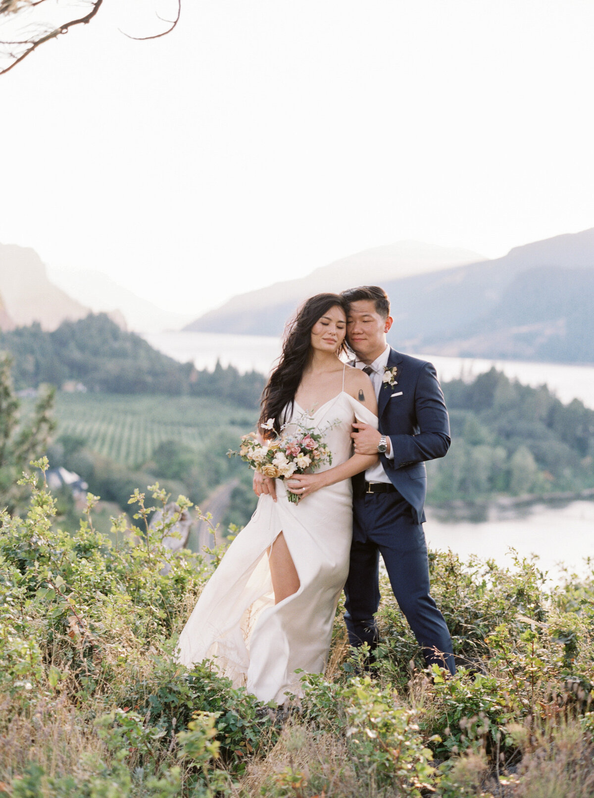 griffin-house-wedding-in-hood-river-oregon-by-the-tenneys-photographers-49