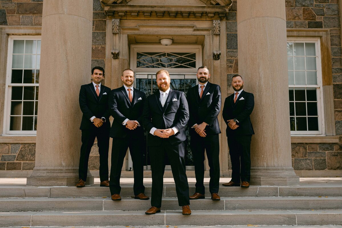 Groom-groomsmen-photo-39
