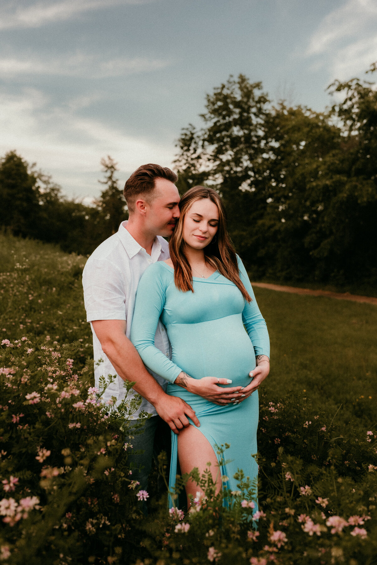 Add a touch of glamour to your maternity photography with a session in MN. Perfect for mothers-to-be who want to shine.