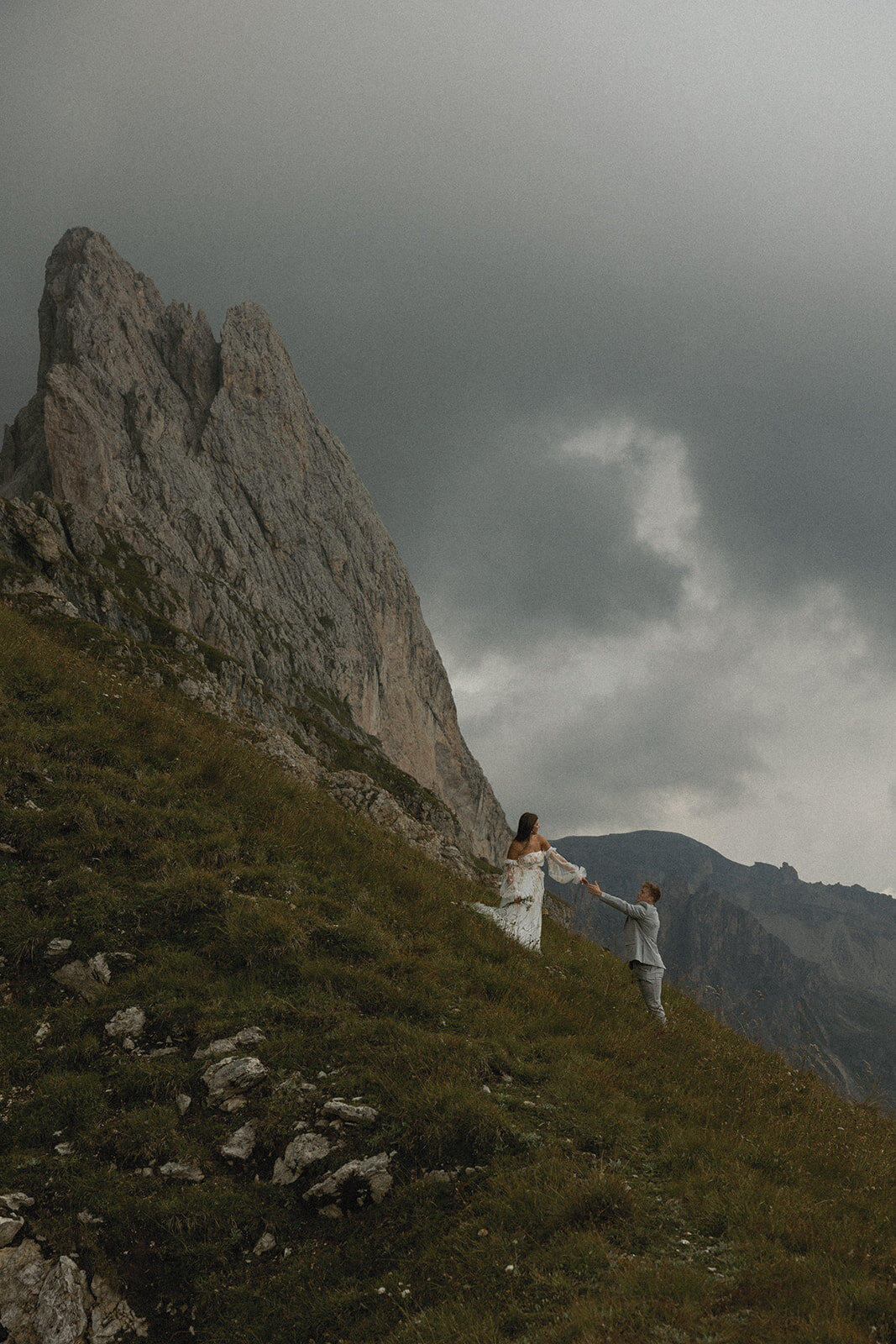 destination-wedding-elopement-photographer-italy-dolomites-seceda-documentary-tanya-davids-photo-film-138