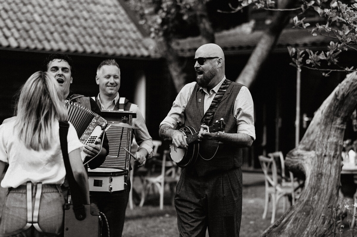 Walkabout band B&W
