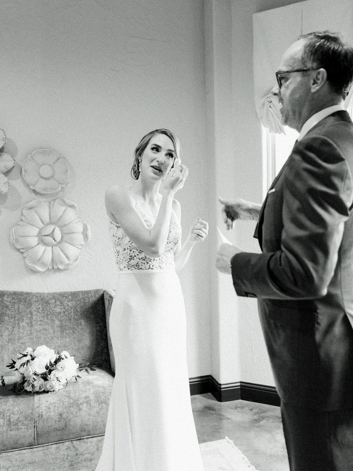 0197_CourtneyHansonPhotography_Elizabeth_Caleb_Wedding-2537